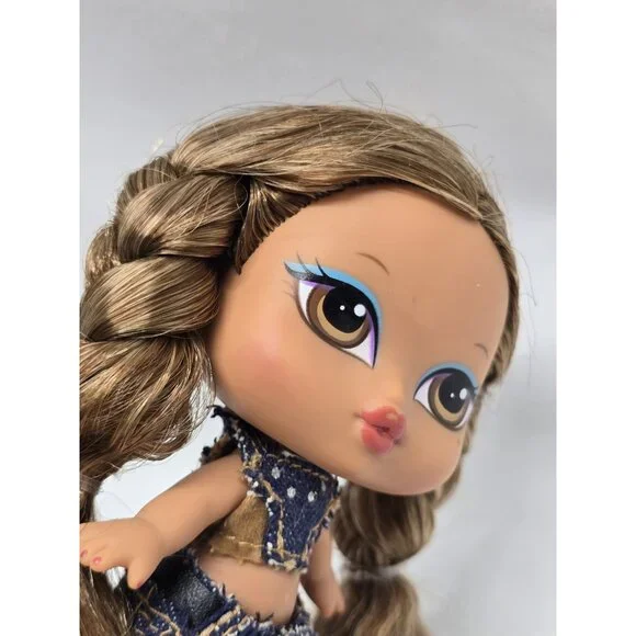 Bratz Babyz Storybook Collection - Yasmins Rodeo Ball Doll- FLAWED BELT- READ - Picture 4 of 12